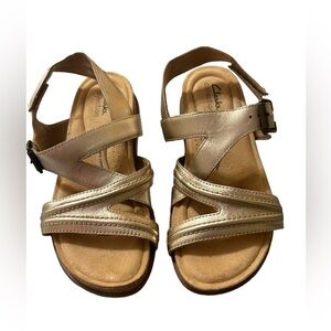 Clarks Collection Ultimate Comfort Sandals 7.5W Gold Leather Brynn